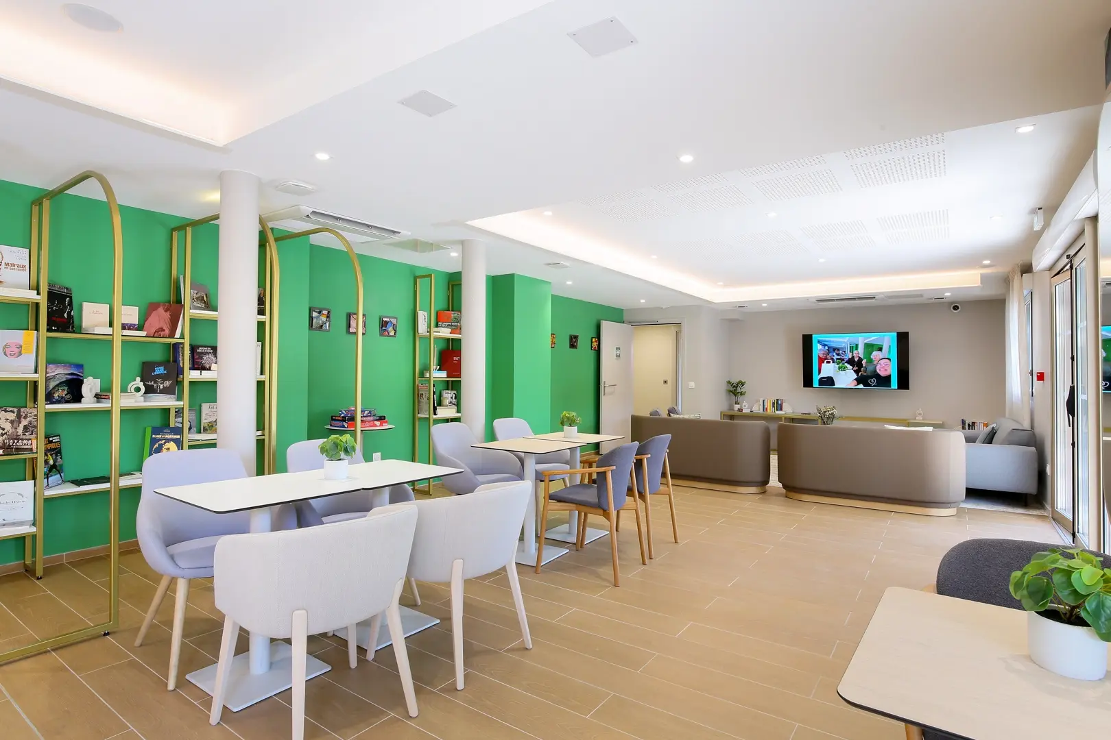 04 - Salle polyvalente (8)