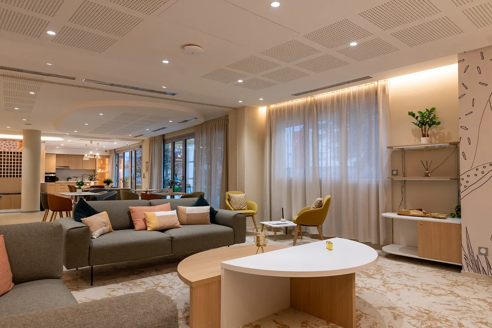 Serenly Saint Laurent Salon 5